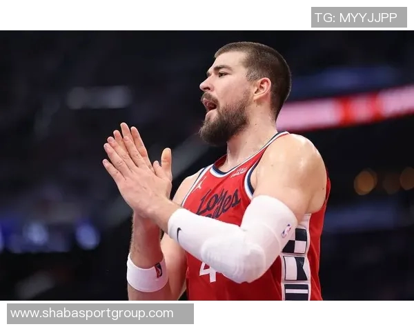 卢教练分析祖巴茨表现受限原因强调魔术防守让其难以发挥优势 卢教练分析祖巴茨表现受限原因强调魔术防守让其难以发挥优势