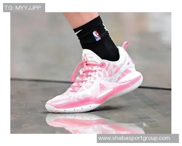 里夫斯绝杀球场宣传新款AR3日落配色球鞋将于11月1日正式上市