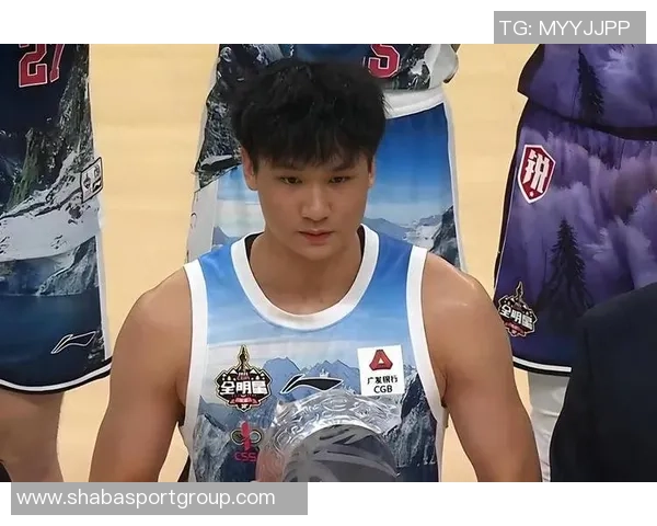 管子煜加盟联赛实力如何媒体人揭秘队友背景与快船旧将穆恩经历