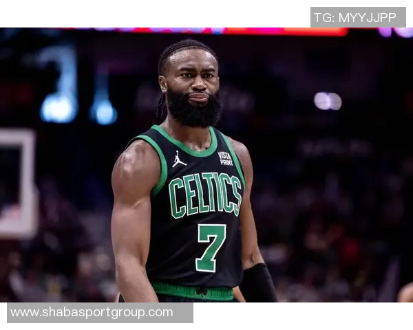 杰伦布朗独力难支28投15中砍下32分却难救球队于水深火热之中